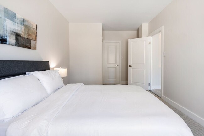 Building Photo - 899 Pine St