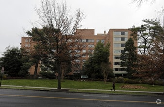 Building Photo - Greenbriar