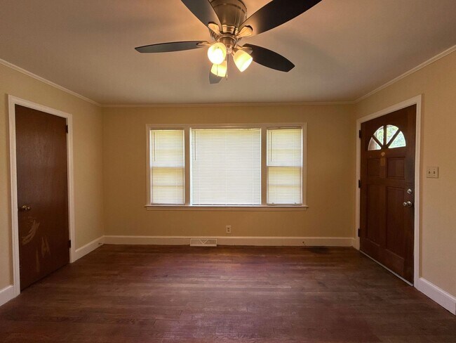 Building Photo - 3-bedroom, 1-bath Brick Home