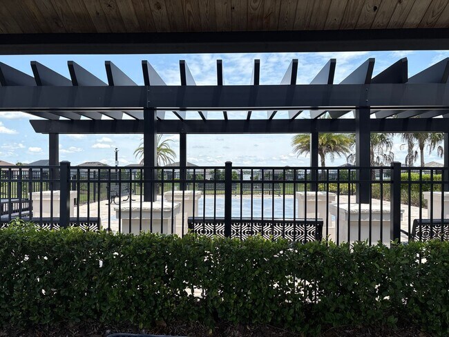 Building Photo - Spacious 5-Bedroom Home for Rent in Lake P...