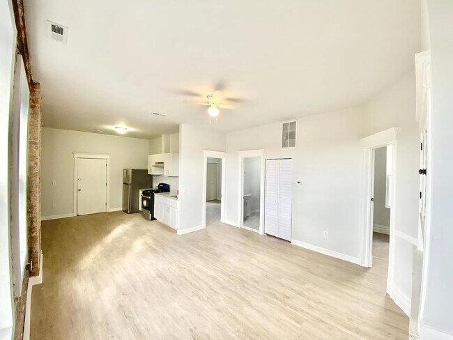 Building Photo - 2238 S Homan Ave
