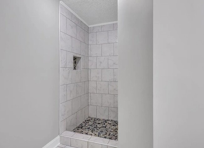 Building Photo - 812 Spanish Oak Dr