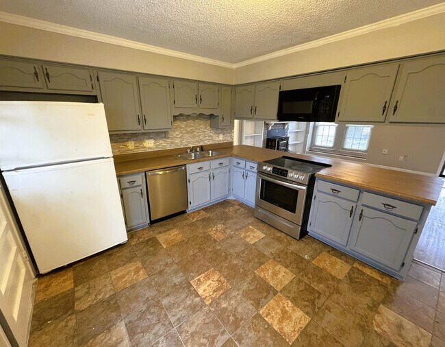 Building Photo - 6398 N Fawn Hollow Cir