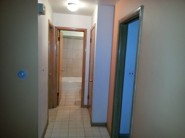 Building Photo - 9437 Burlington Ave