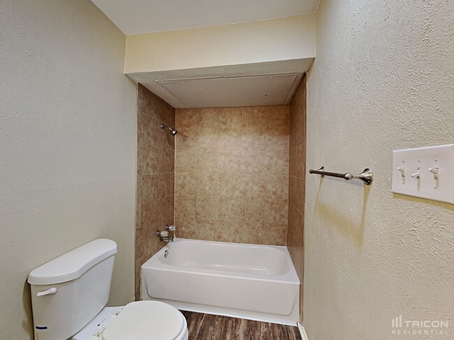 Building Photo - 1005 Llano Trail