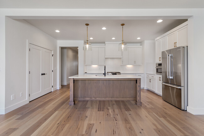 Building Photo - 4646 S Selatir Way