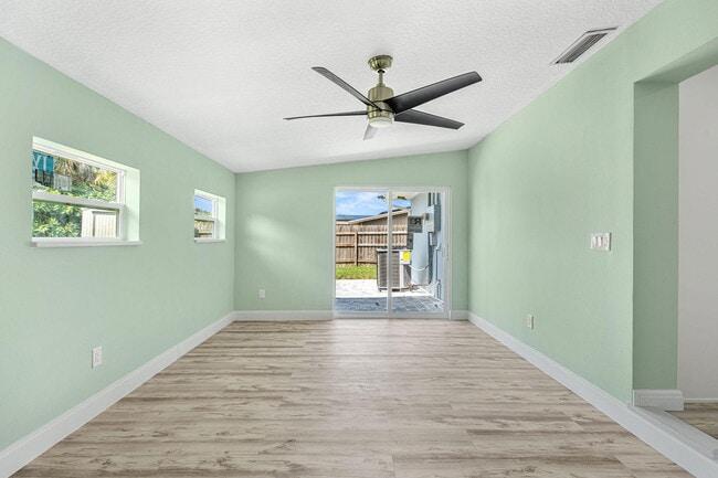 Building Photo - 406 Laurel St