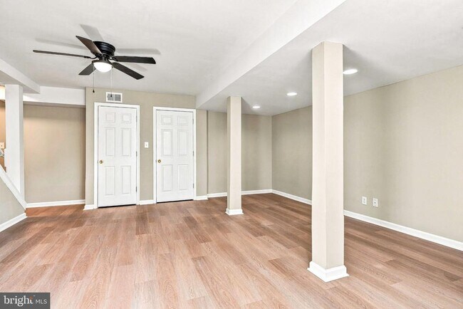 Building Photo - 208 Hartford Rd