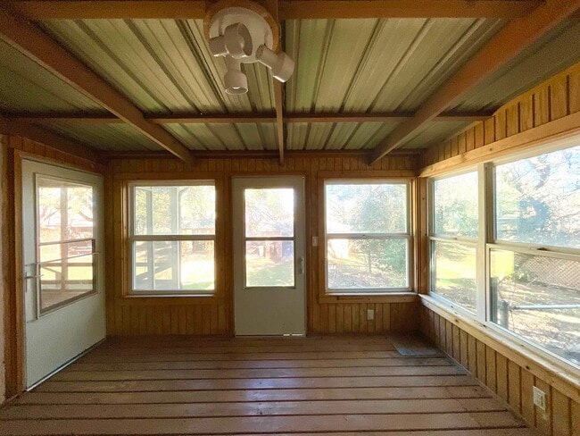 Building Photo - 5303 Shady Oak Cir