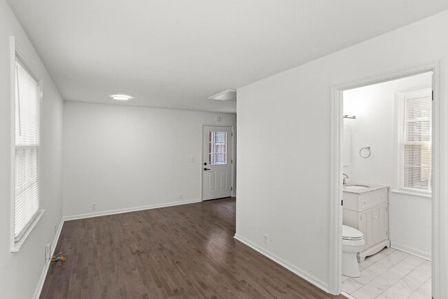 Building Photo - 1001 Horseshoe Dr