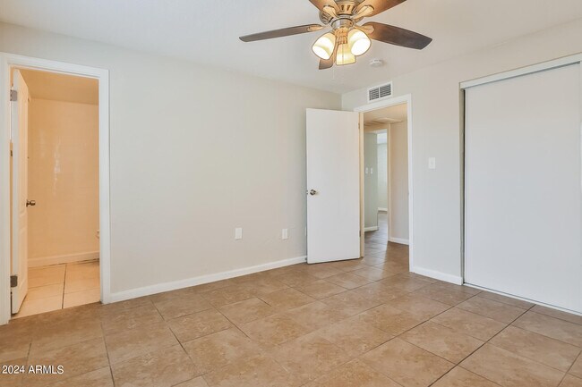 Building Photo - 7416 W Glenrosa Ave