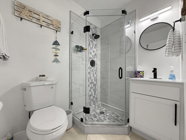 Building Photo - 1021 Flame Vine Ave