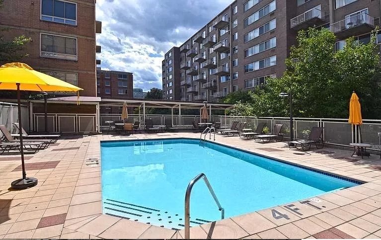 Pool - 800 4th St SW