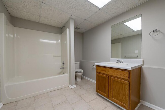 Building Photo - 493 Silverthorne Cir