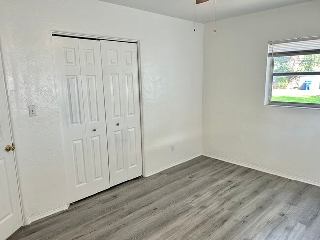 Building Photo - 2 bed 1 Bath House in Ideal Location in St Pete