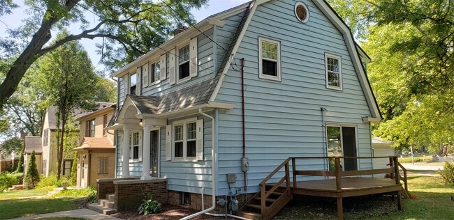 Building Photo - 914 N Chicago Ave