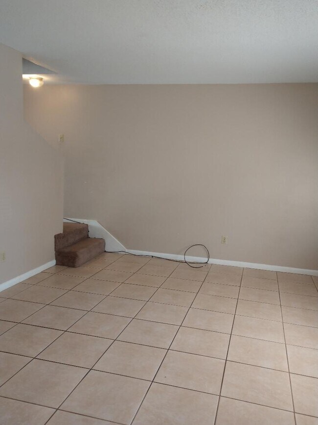 Building Photo - 106 Valencia Dr
