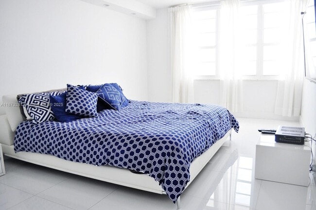 Building Photo - 100 Lincoln Rd