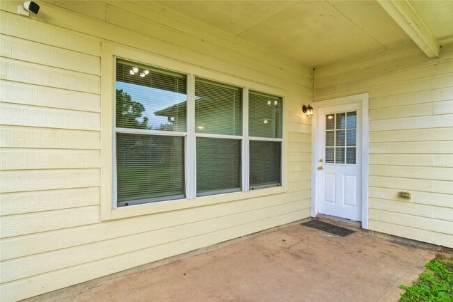 Building Photo - 1111 Auburn View Ln