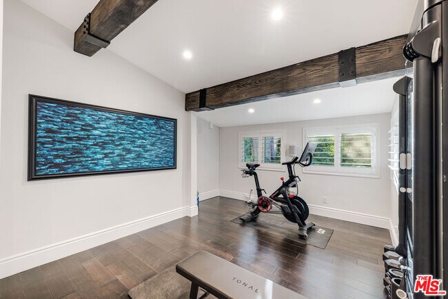 Building Photo - 16725 Oak View Dr