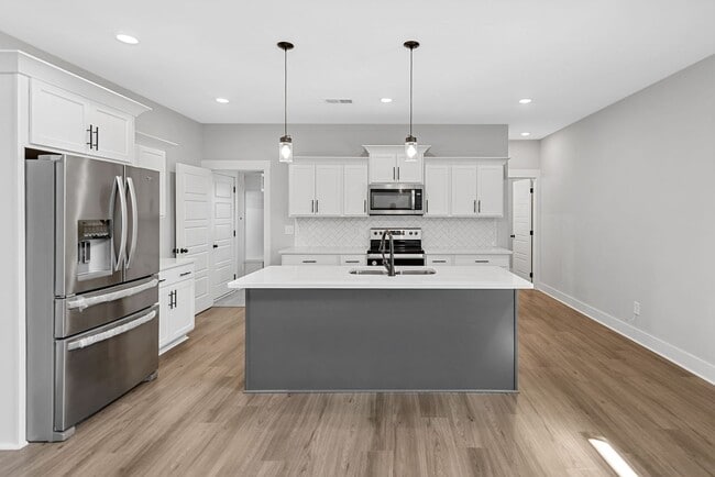 Building Photo - 4 Bedroom 2 1/2 Bath Home For Rent Near Ex...
