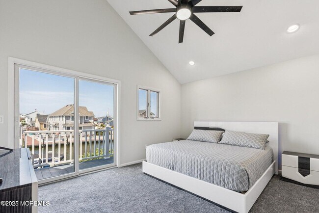 Building Photo - 385 Aldo Dr