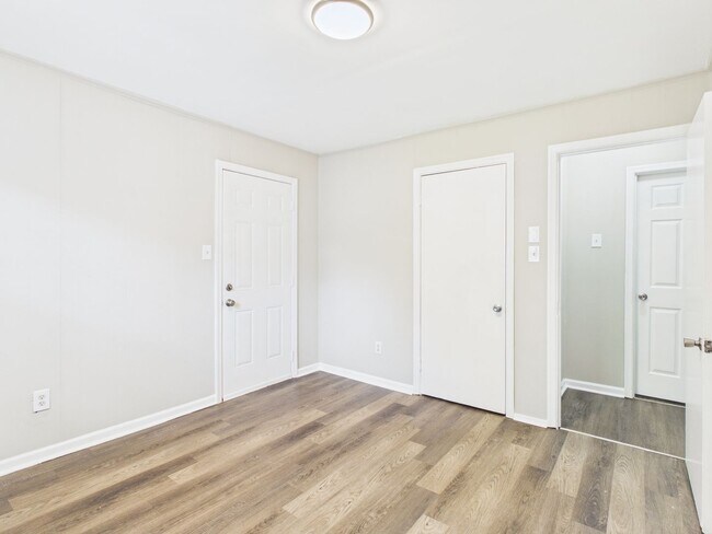 Building Photo - 838 S Jones St