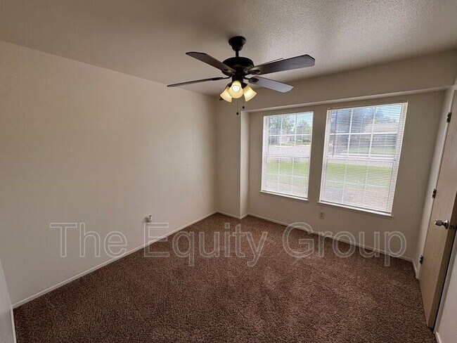 Building Photo - 2210 W Buena Vista Ave