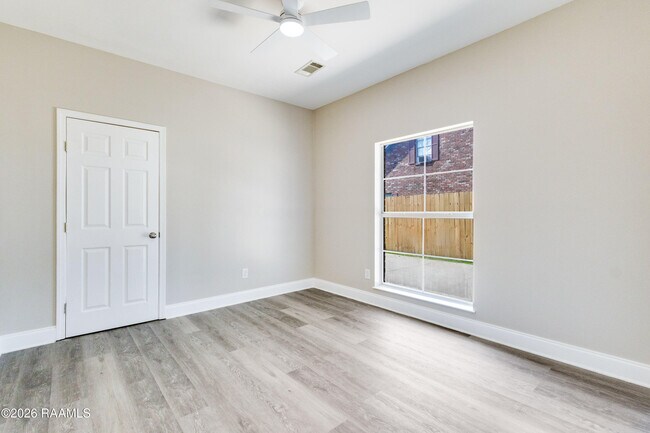 Building Photo - 111 Songbird Ln
