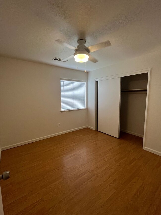 Building Photo - Charming home for rent in Tulare! Availabl...