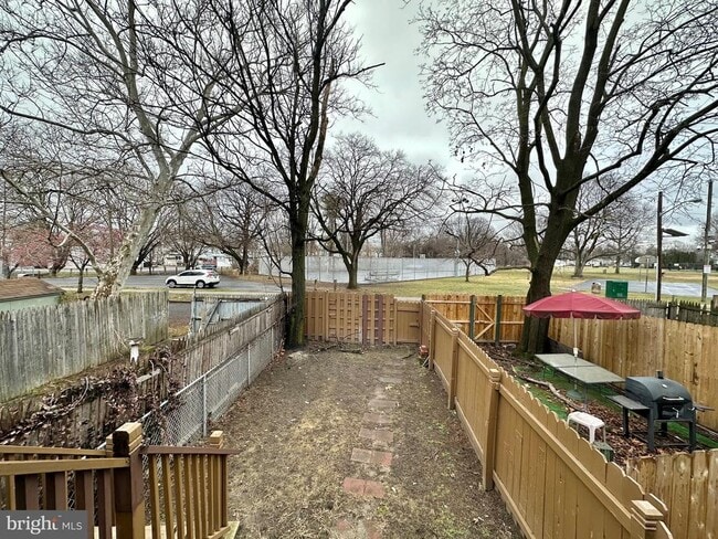 Building Photo - 28 Park Ln