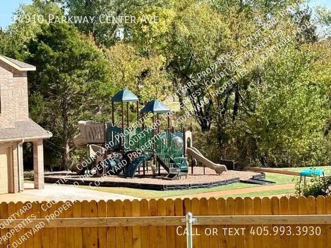 Building Photo - 14910 Parkway Center Ave