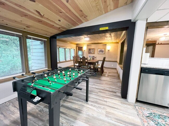 Building Photo - 3923 Bluestone Rd