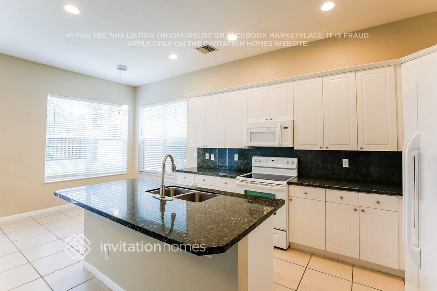 Building Photo - 1145 E Magnolia Cir