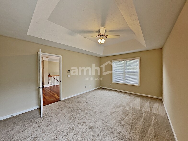 Building Photo - 223 Eagle Glen Way