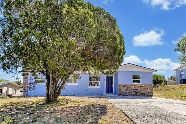 Building Photo - Beautiful Ranch Home in a Quiet Community.