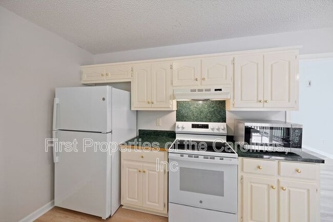 Building Photo - 104 Webbs Mill Dr