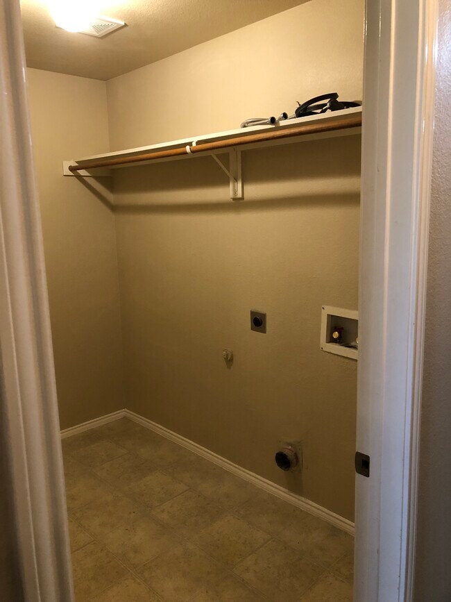 Building Photo - 9187 Gaspard Ct