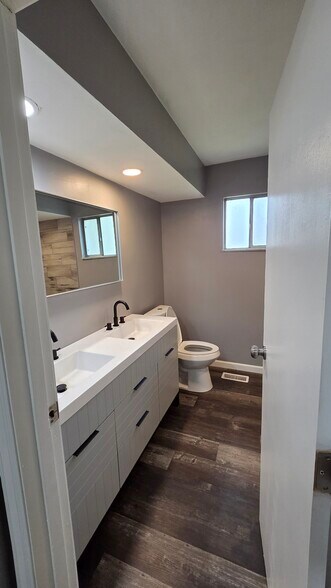 Building Photo - 1380 Catalpa Dr