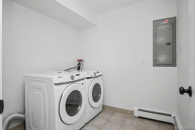 Building Photo - 44 Schriever Ln