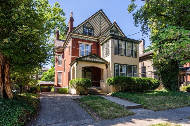 Building Photo - 351 Thrall St