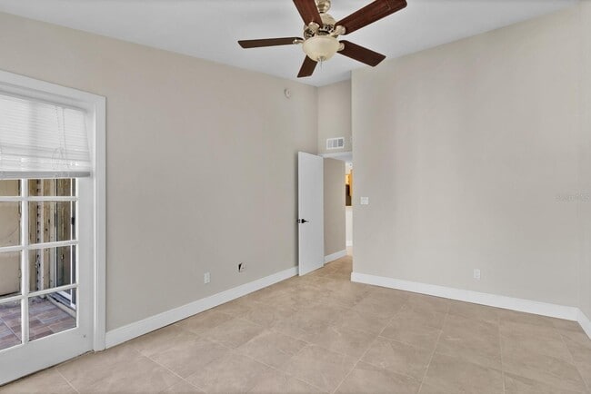 Building Photo - 1964 Lake Atriums Cir