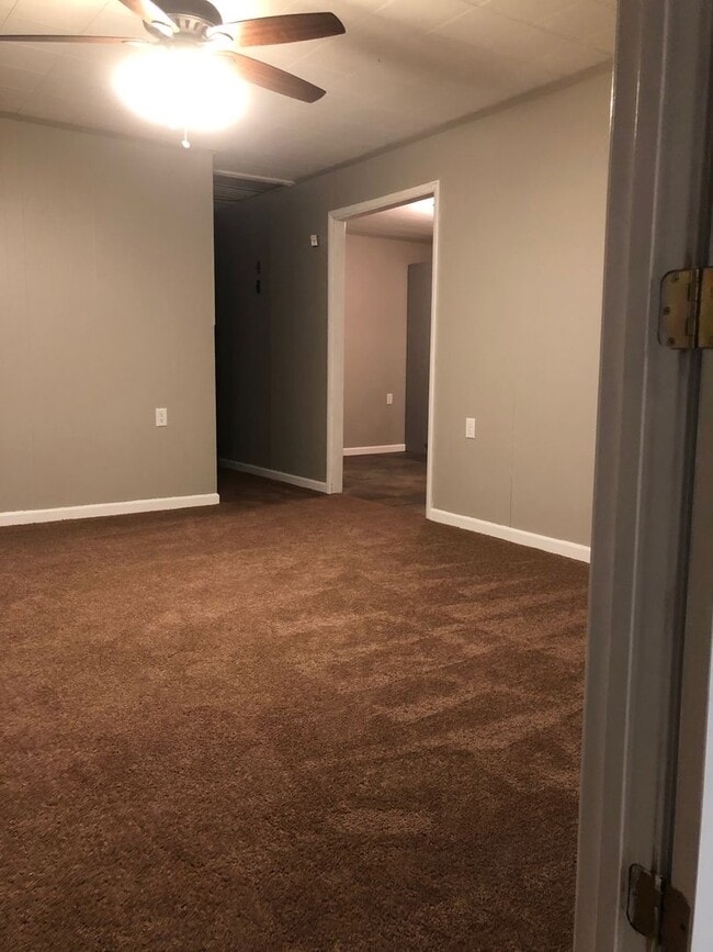 Building Photo - 3 bed/ 1 bath ranch