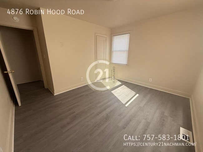 Building Photo - 4876 Robin Hood Rd