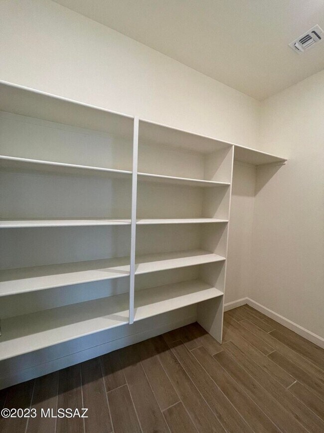 Building Photo - 4 Bed / 3 Bath Energy-efficient home! High...