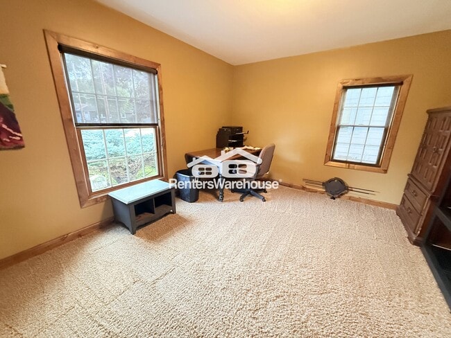 Building Photo - 840 Park Ave