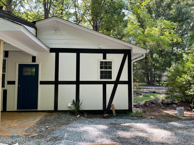 Building Photo - 115 Wild Primrose Ln