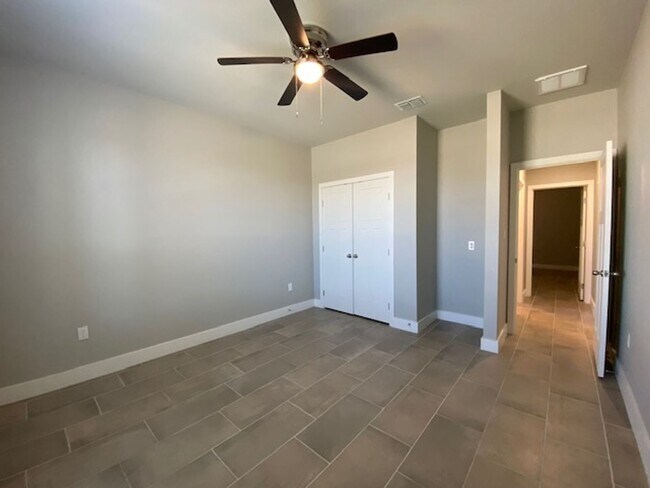 Building Photo - 3806 Negin Dr