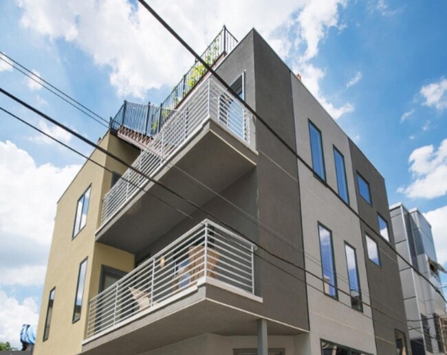 Building Photo - 860 N Leithgow St