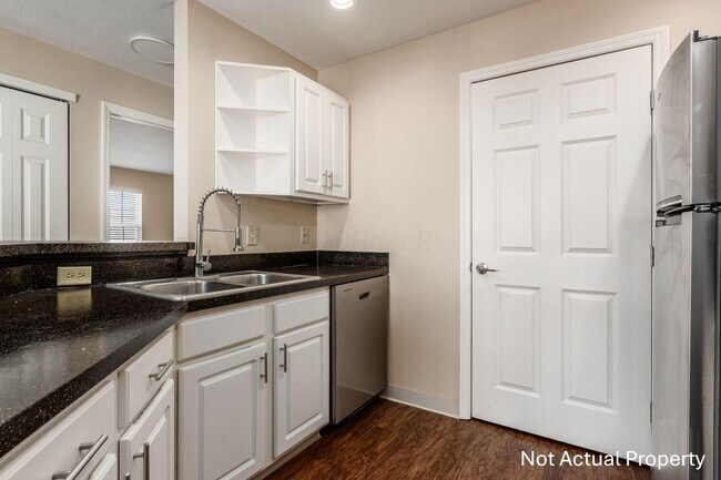 Building Photo - 4981 Stratford Pine Ln